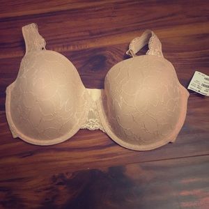Bras 34 DD Fredericks of Hollywood NWOT